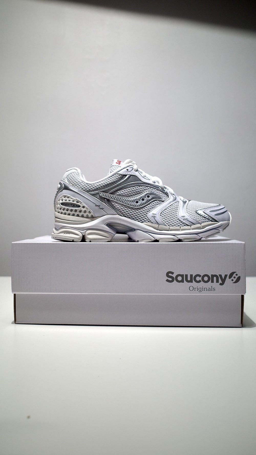 Discover the Iconic Saucony ProGrid Triumph 4 at ADV Store - ADV Store