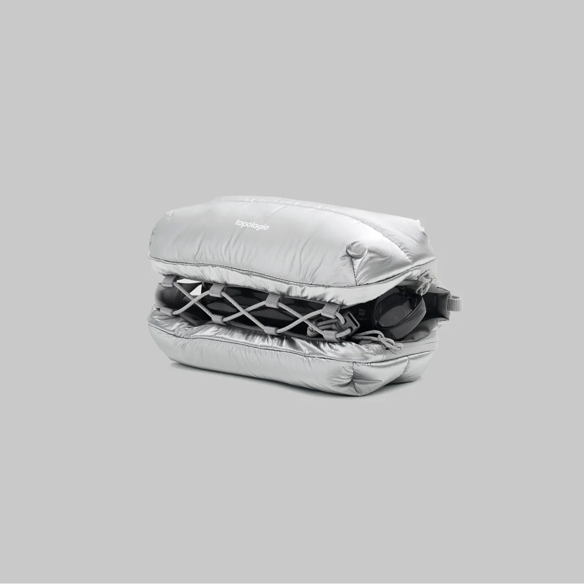 Topologie Bag Bottle Sacoche Medium Chrome Space Coated