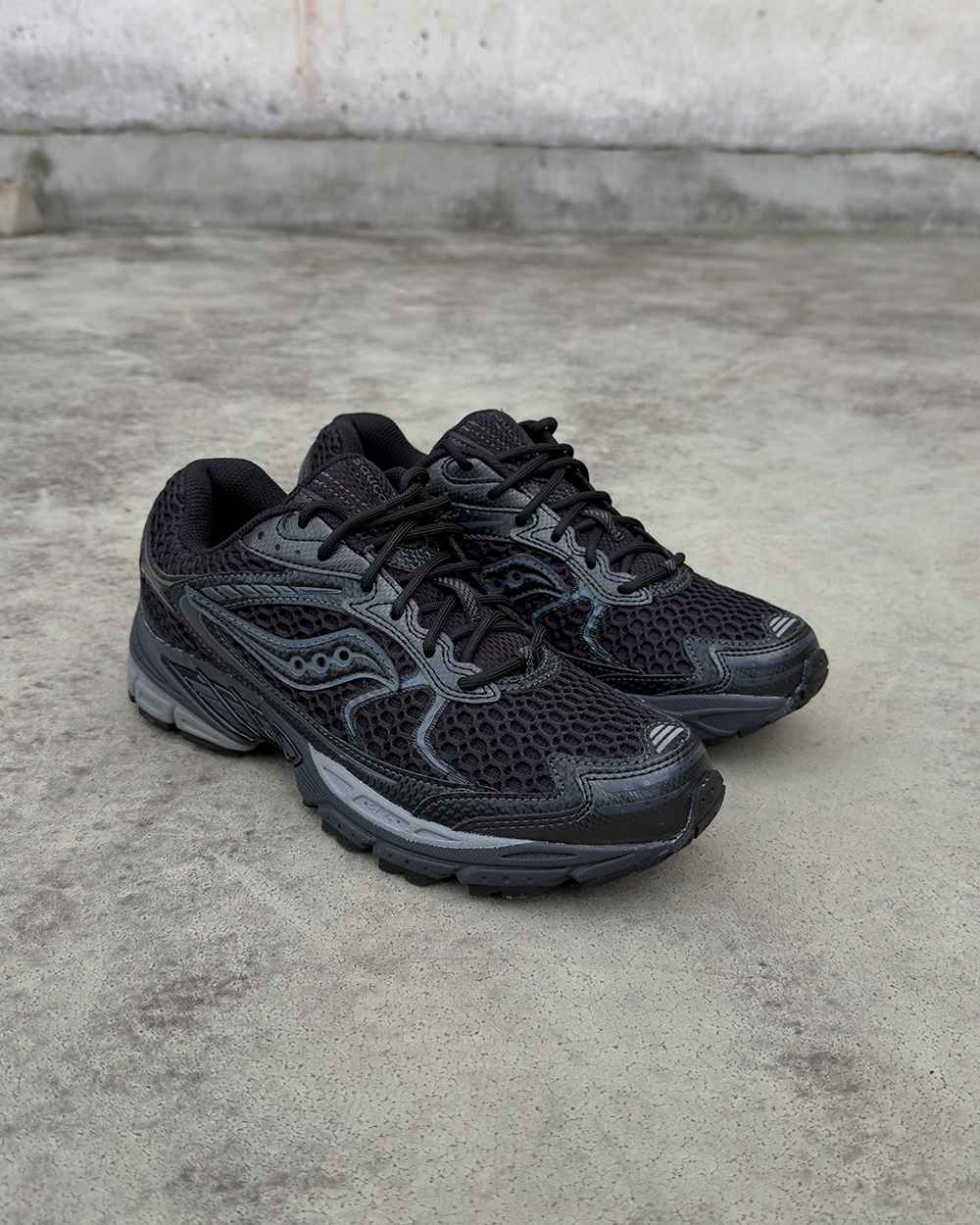 Saucony. Išskirtiniai spalvų deriniai, kuriuos Lietuvoje rasite tik ADV Store.
