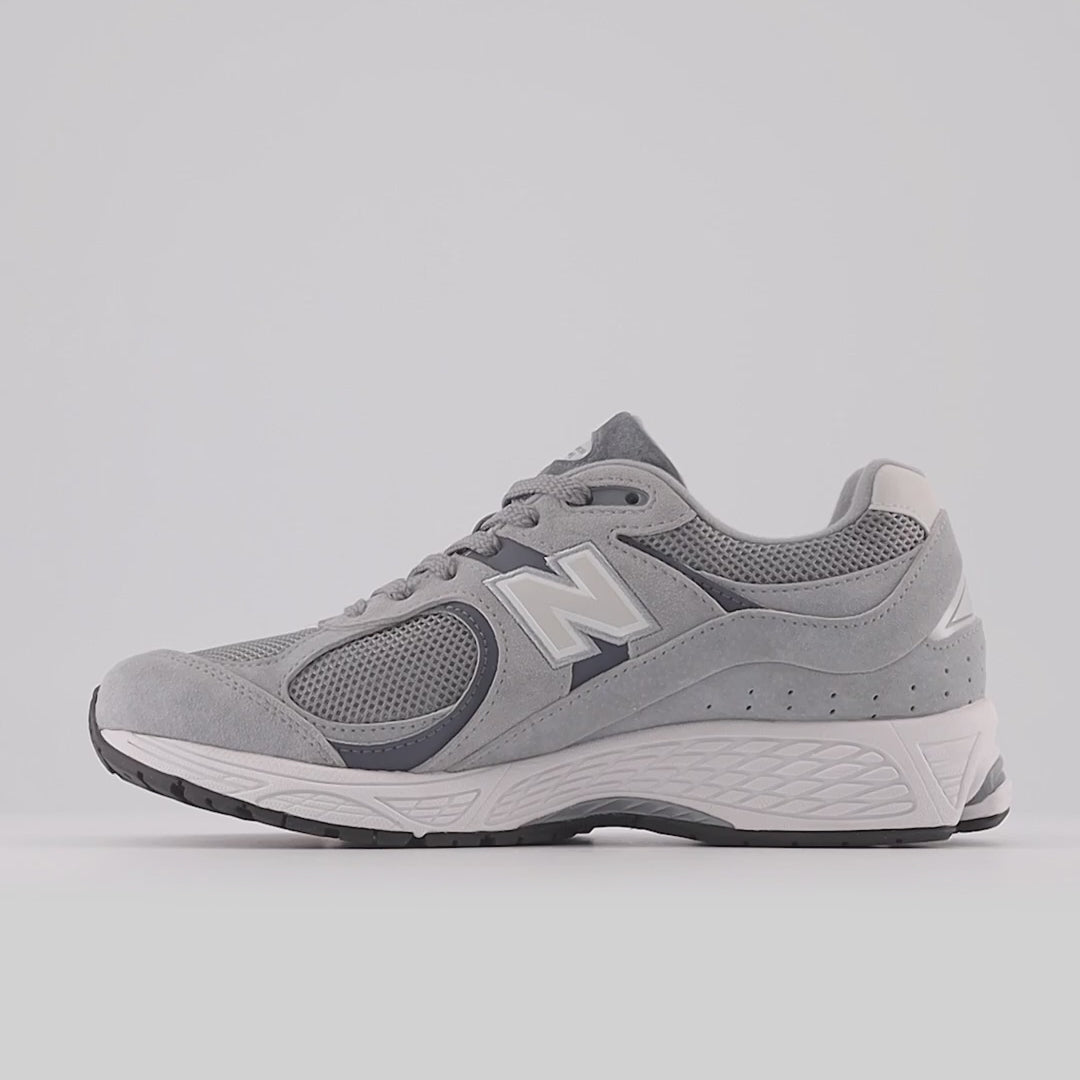 New Balance 2002R M2002RST – Street Style and All-Day Comfort