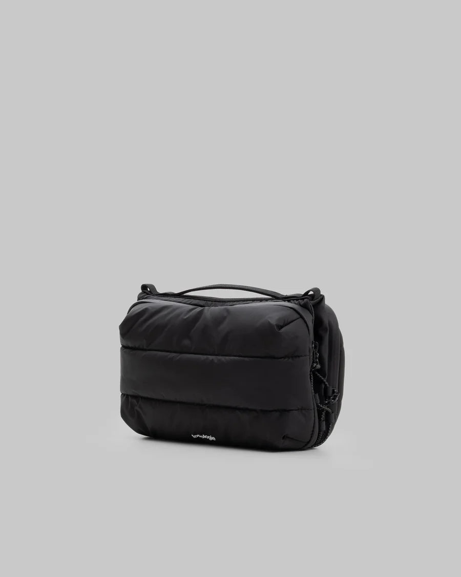 Topologie Bottle Sacoche Large – roomy sling bag with bottle Topologie Bottle Sacoche Large – roomy sling bag with bottle